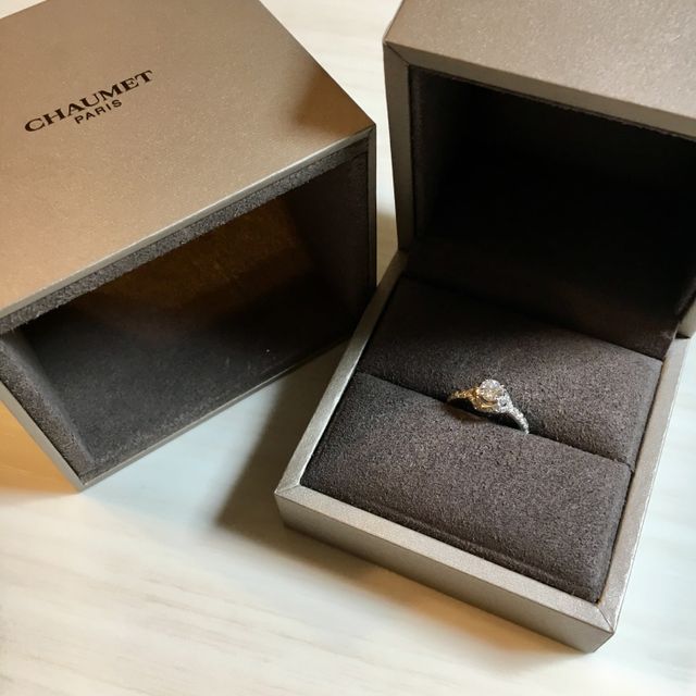 【ショーメ(CHAUMET)の口コミ】 あまり人と被らないデザインで探しており、この指輪に出会って試着したと…