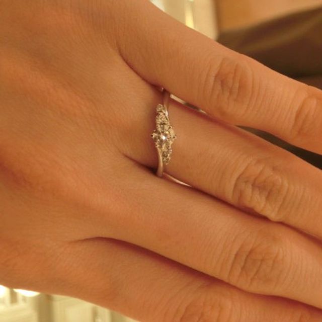 【Mariage ent(マリアージュエント)の口コミ】 色々と候補があり試着させてもらいましたが、一番自分の指にしっくりとき…