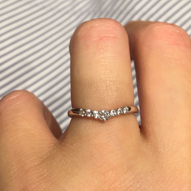 【ケイウノ ブライダル(K.UNO BRIDAL)の口コミ】 とても華やかでこれ1本で存在感がある事。ダイヤの輝きがとても綺麗で見て…