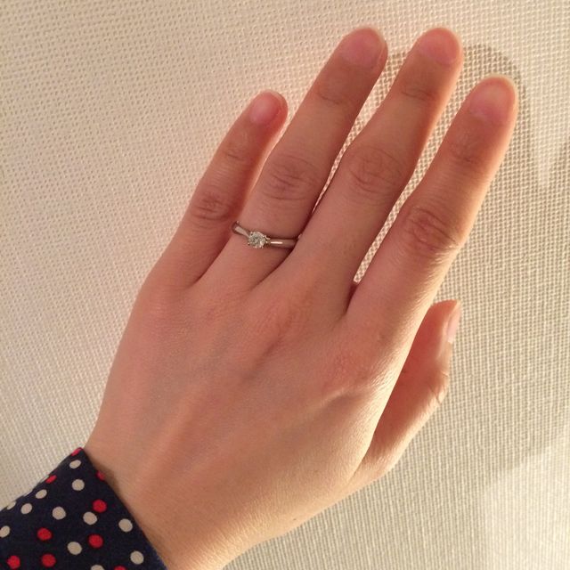 【ラザール ダイヤモンド(LAZARE DIAMOND)の口コミ】 ダイヤの輝きが美しいことと、トーチと名前の付く4つ爪のリングのデザイン…