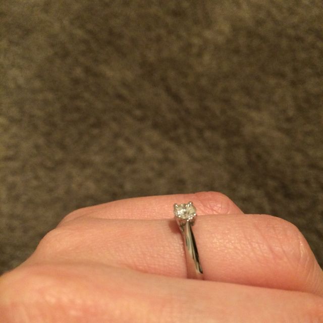 【ラザール ダイヤモンド(LAZARE DIAMOND)の口コミ】 ダイヤの輝きが美しいことと、トーチと名前の付く4つ爪のリングのデザイン…