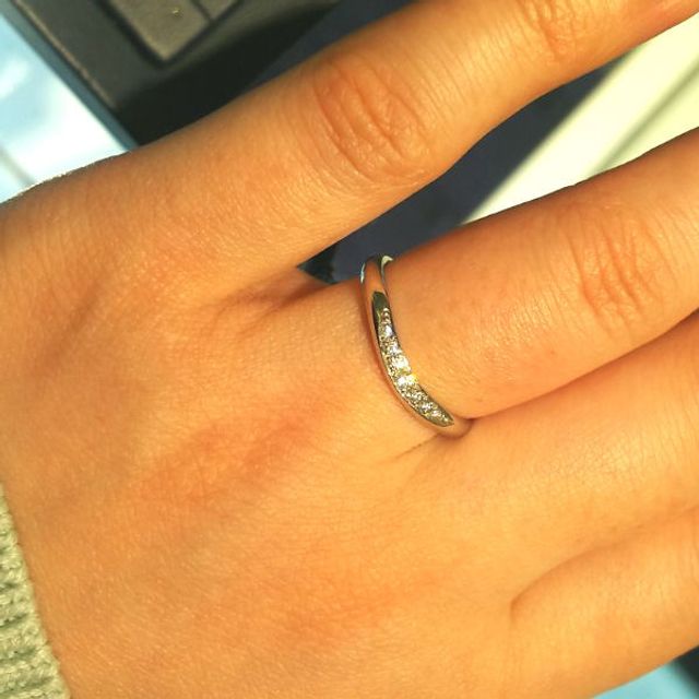 【ROYAL ASSCHER(ロイヤル・アッシャー)の口コミ】 基本的にシンプルで上品な印象の指輪を求めて特に候補を決めずに来店しま…