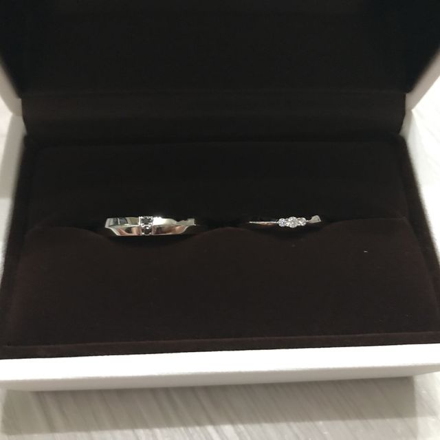 【アイプリモ(I-PRIMO)の口コミ】 華奢だけど高級感があって清楚感があるのが良かった。

ダイヤも大きすぎ…