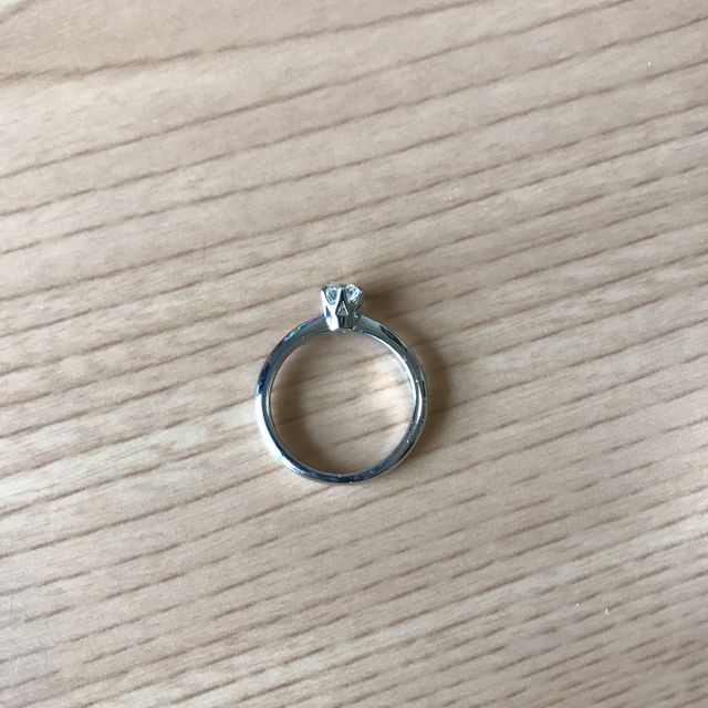 【アイプリモ(I-PRIMO)の口コミ】 一番シンプルな形で結婚指輪と重ね付けしやすい綺麗なデザインでした。
ダ…