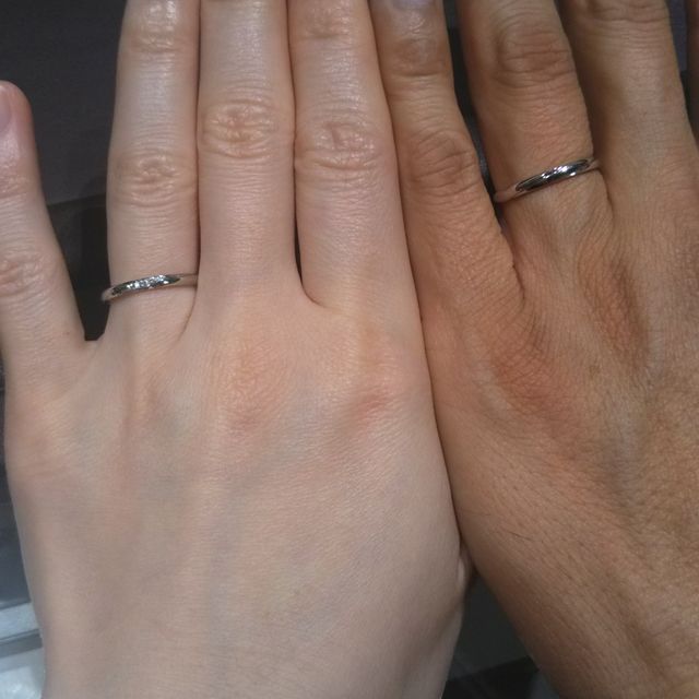 【アイプリモ(I-PRIMO)の口コミ】 旦那さんの指がゴツゴツしていたので、太めの指輪を、私はさりげなく光る…