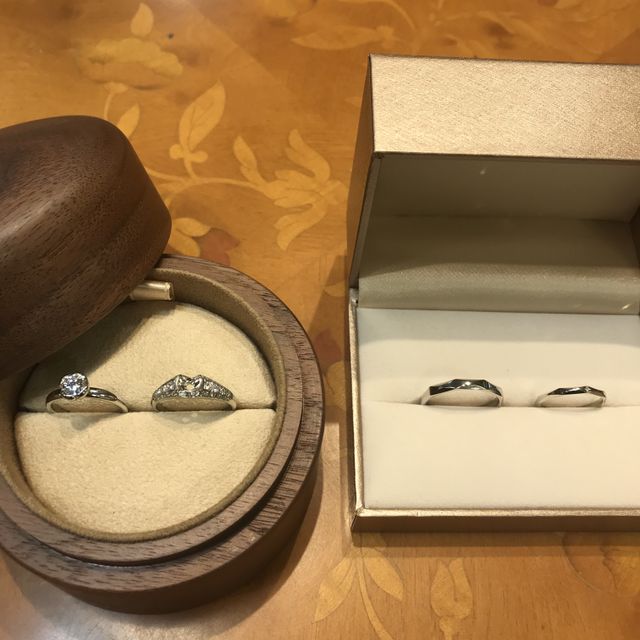 【COLANY(コラニー)の口コミ】 花柄なデザインが特徴的で見た瞬間から二人共気になっていた。
店員さんか…