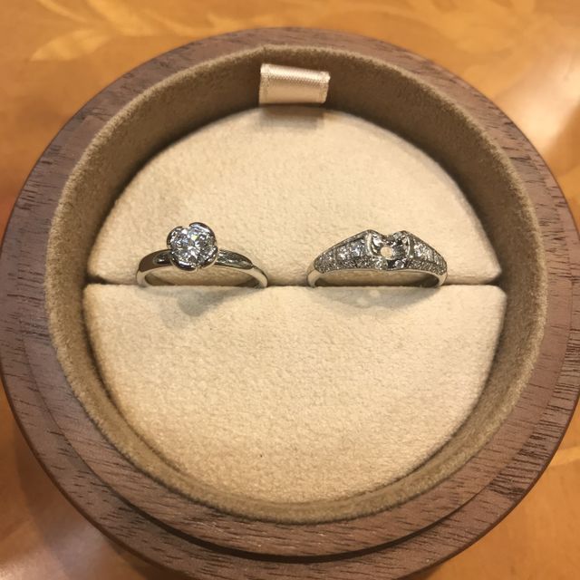 【COLANY(コラニー)の口コミ】 花柄なデザインが特徴的で見た瞬間から二人共気になっていた。
店員さんか…