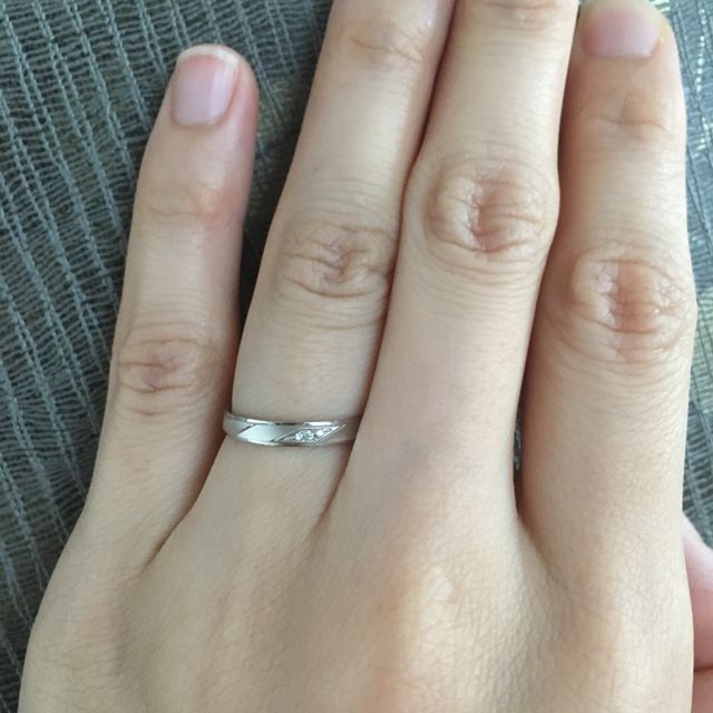 【insembre(インセンブレ)の口コミ】 斜めの線がとても綺麗に入っておりデザインが気に入ったため。また、無料…