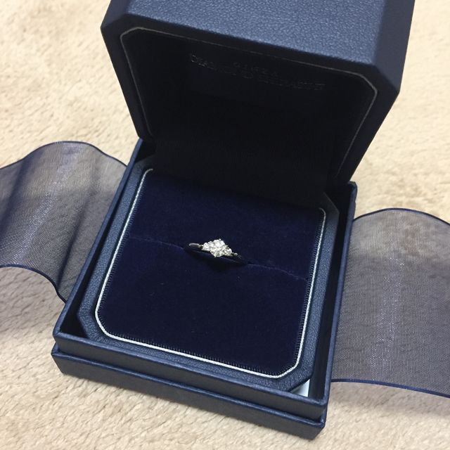 【銀座ダイヤモンドシライシの口コミ】 ブーケロココは、真ん中のダイヤはもちろんのこと、メレダイヤの輝きも、…