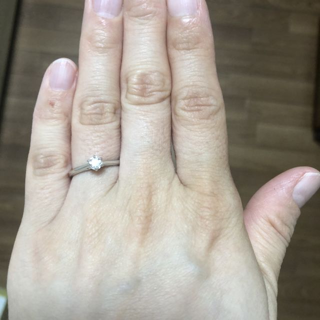 【銀座ダイヤモンドシライシの口コミ】 シンプルなデザインなので、歳を重ねても使えるものが欲しかった。店員さ…