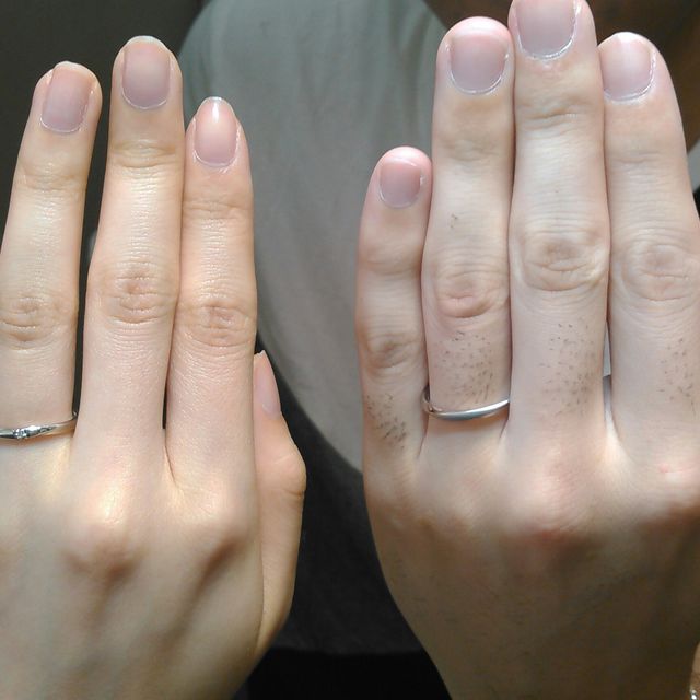 【4℃ BRIDAL(ヨンドシーブライダル)の口コミ】 ・男性用・女性用ともにストレートラインですが、ひねりが入っていて、シ…