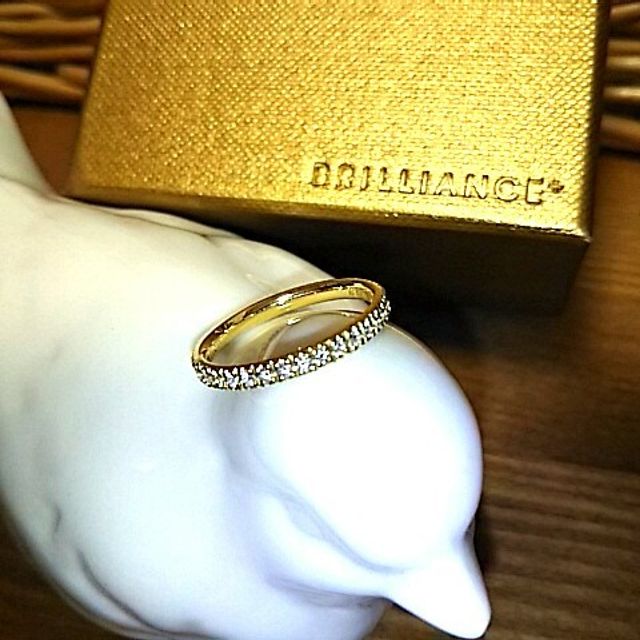 【BRILLIANCE+(ブリリアンスプラス)の口コミ】 フルエタニティリングはガッチリしたデザインが多く、隣の指に強く当たる…