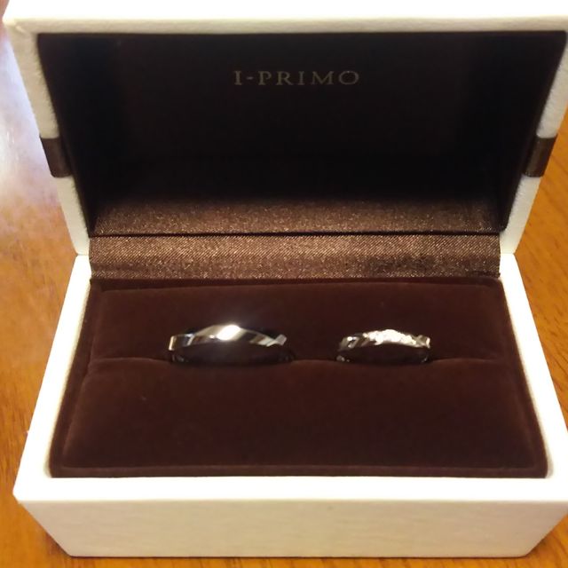 【アイプリモ(I-PRIMO)の口コミ】 あまり華美なものは望んでいなかったので、ちょうど良い輝きや装飾だと思…