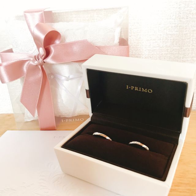 【アイプリモ(I-PRIMO)の口コミ】 シンプルなデザインにダイヤが５つ埋められている素敵なデザインに惹かれ…
