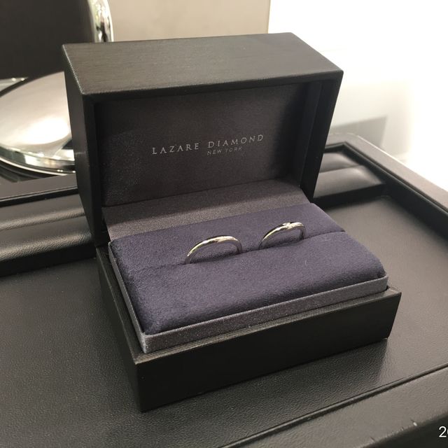 【ラザール ダイヤモンド(LAZARE DIAMOND)の口コミ】 シンプルながらも、どこのブランドでも買えるようなオーソドックスさでは…