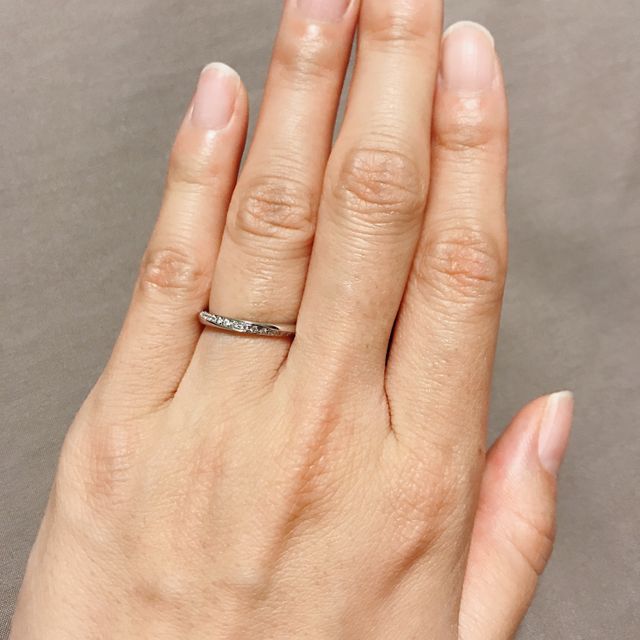 【銀座ダイヤモンドシライシの口コミ】 指輪のつけ心地の良さでこれだ！と感じました(*^^*)
デザインも素敵で、角…