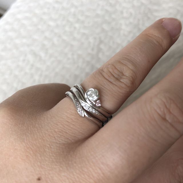 【TRECENTI(トレセンテ)の口コミ】 カタログで見た婚約指輪のデザインに一目惚れした為購入しました。私自身…