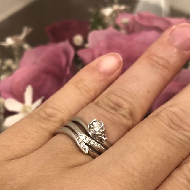 【TRECENTI(トレセンテ)の口コミ】 カタログで見た婚約指輪のデザインに一目惚れした為購入しました。私自身…