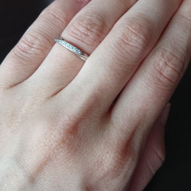 【4℃ BRIDAL(ヨンドシーブライダル)の口コミ】 シンプルなデザインが良かったので、どのブランドにしようか悩んでいたと…