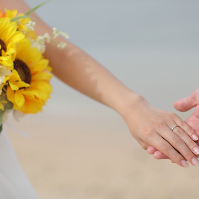 【4℃ BRIDAL(ヨンドシーブライダル)の口コミ】 細身のシンプルだけど少し華やかさもあるリングを探してました。
店員さん…