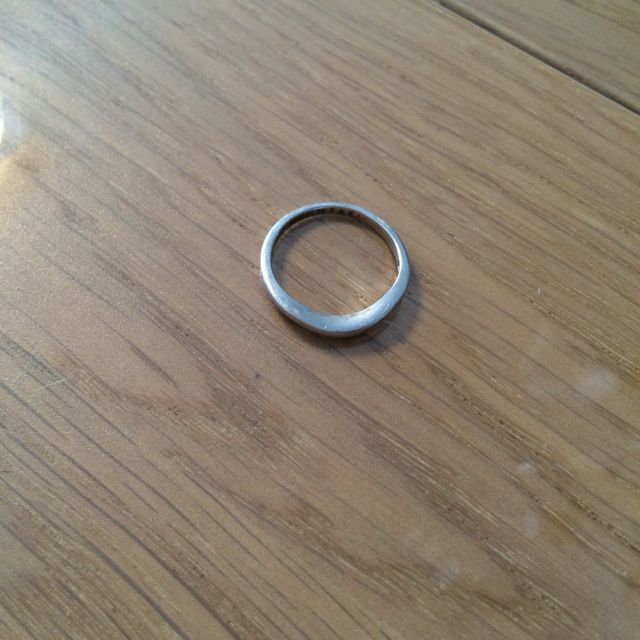 【ブルガリ(BVLGARI)の口コミ】 婚約指輪と重ね付けしたかったので結婚指輪はV字になったデザインを探して…