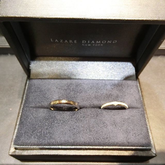 【ラザール ダイヤモンド(LAZARE DIAMOND)の口コミ】 様々なタイプの指輪を試着していく中でハーフエタニティの輝きに惹かれま…