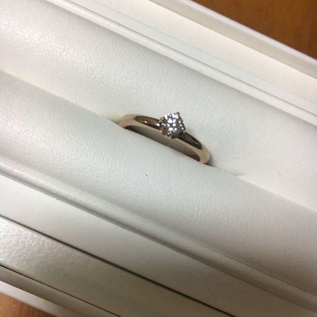 【N.Y.NIWAKA(ニューヨークニワカ)の口コミ】 色がピンクゴールドなのと、ダイヤのサイズ感が指にはめてみてしっかりき…