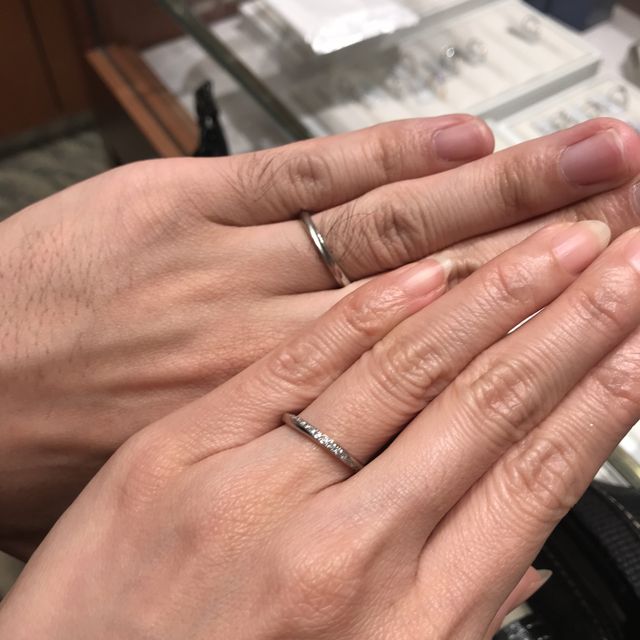 【銀座ダイヤモンドシライシの口コミ】 ハーフエタニティのキラキラした感じと、シンプルなものとととても悩みま…