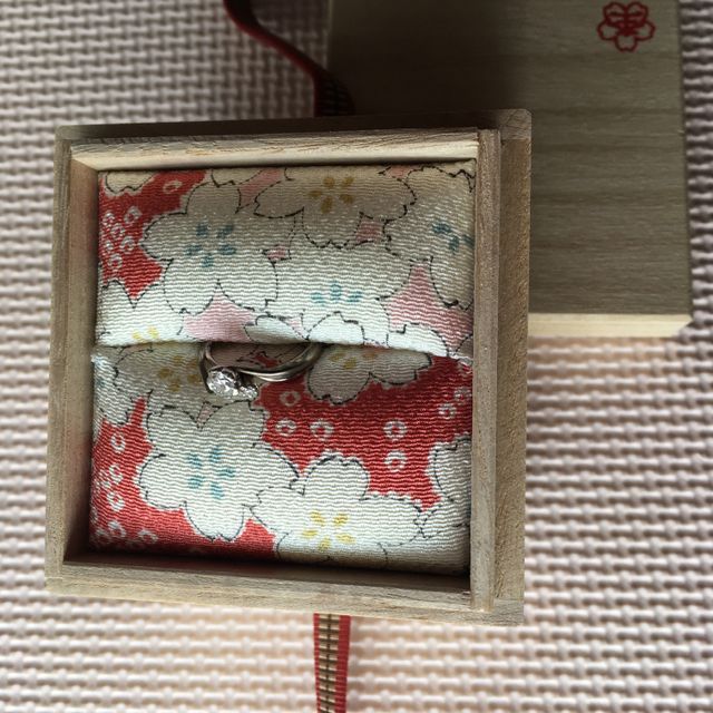【杢目金屋(もくめがねや)の口コミ】 HPに載っていた「桜一輪」のデザインに惹かれて即決しました。持ち込みの…