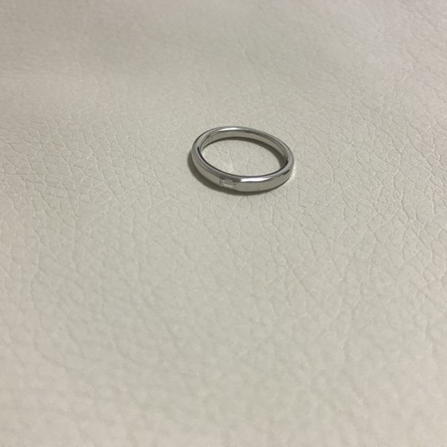 【銀座ダイヤモンドシライシの口コミ】 シンプルなものを探していたので、お店で見つけて一目惚れしました。ダイ…