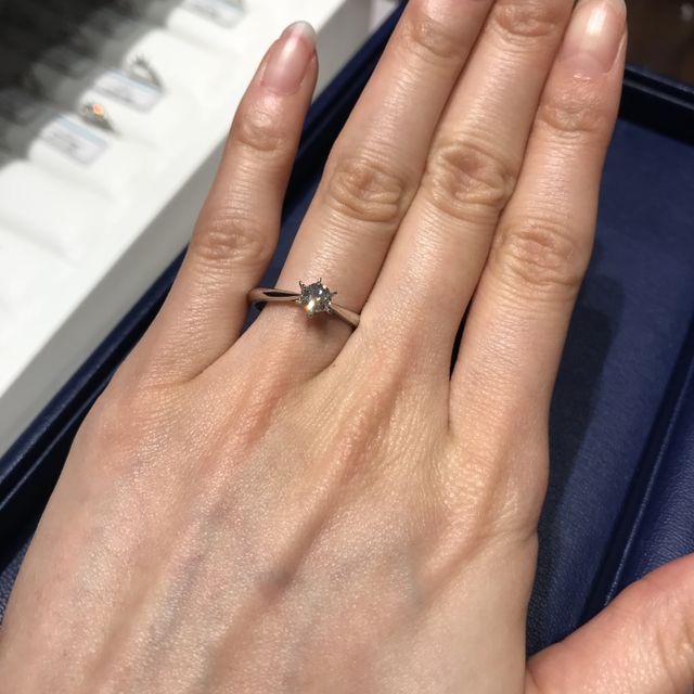 【銀座ダイヤモンドシライシの口コミ】 ブライダルフェアとの事で、ダイヤモンドが仕入れ値にて購入出来ました。
…