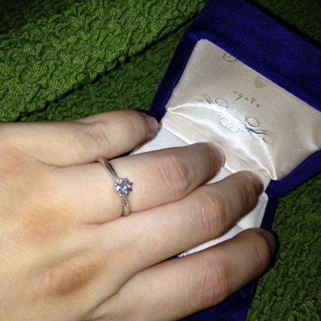 【agete(アガット)の口コミ】 とにかく形が可愛い。ダイヤモンドの周りのティアラの形がとてもラブリー…