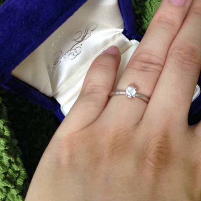 【agete(アガット)の口コミ】 とにかく形が可愛い。ダイヤモンドの周りのティアラの形がとてもラブリー…