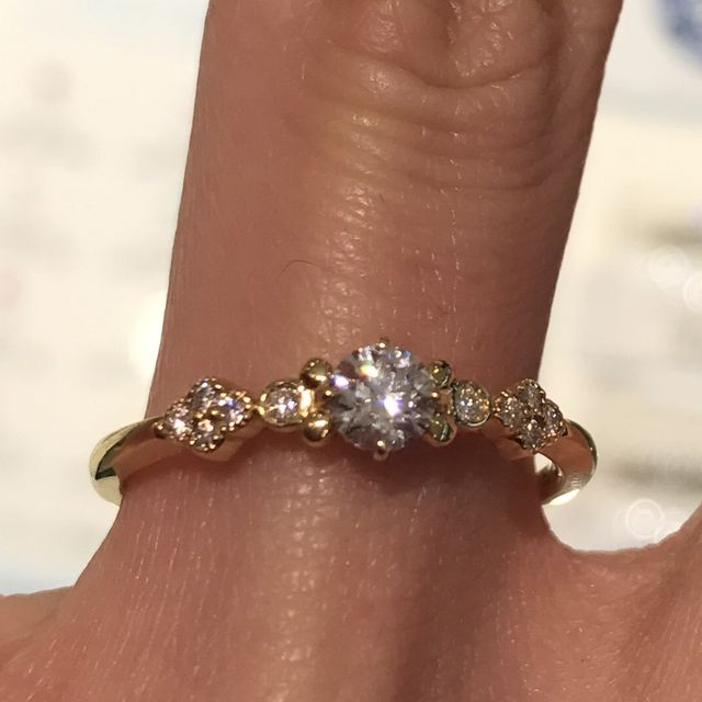 【Veramore(ヴェラモーレ)の口コミ】 ディズニーコラボの婚約指輪です。ディズニーが大好きなのでヴェラモーレ…