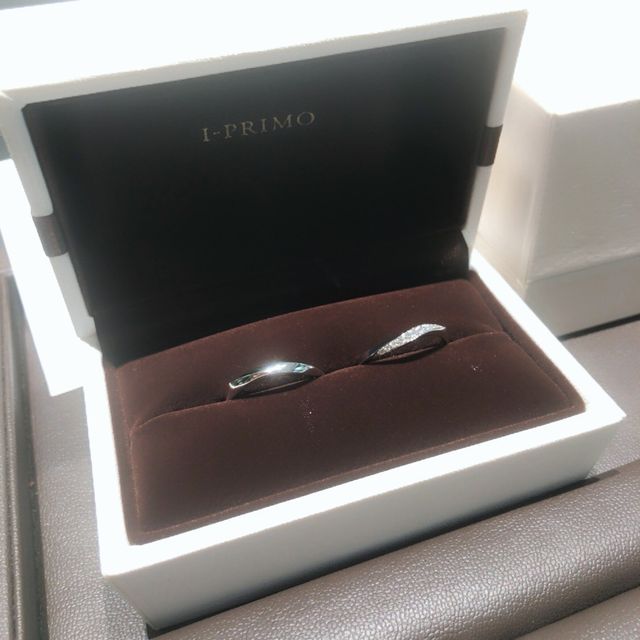 【アイプリモ(I-PRIMO)の口コミ】 リングに動きがあるデザインで、ペアで並べるとハートが出来上がります。…