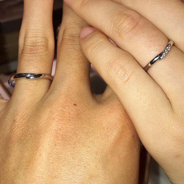 【アイプリモ(I-PRIMO)の口コミ】 決め手は主に２つ。１つ目は、デザイン。彼女の方が、V字のデザインが良い…