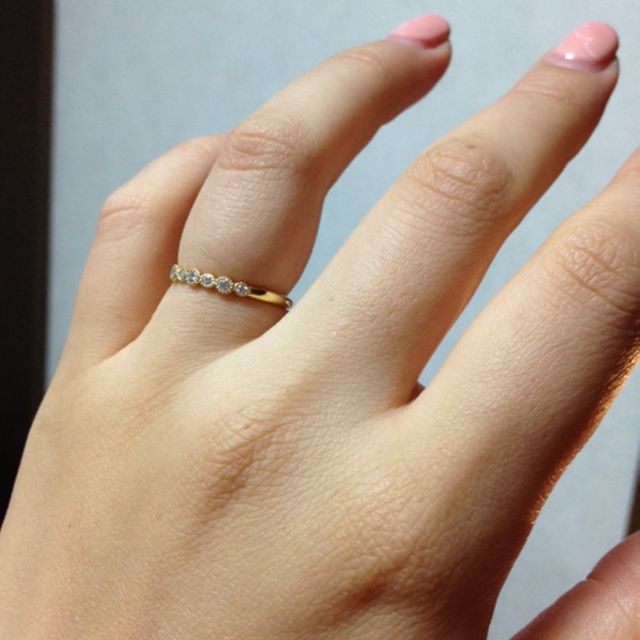 【PAVEO CHOCOLAT(パヴェオショコラ)の口コミ】 似たようなデザインもいくつかありましたが、ダイヤがグルリと全面に付い…