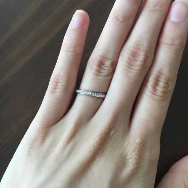 【アイプリモ(I-PRIMO)の口コミ】 斜めにダイヤが入った結婚指輪を探してました。 斜めというとウェーブのイ…