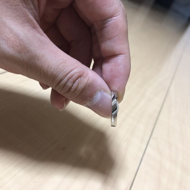 【ラザール ダイヤモンド(LAZARE DIAMOND)の口コミ】 デザインがとても洗練されていてとても気に入ったからです。
また、指につ…