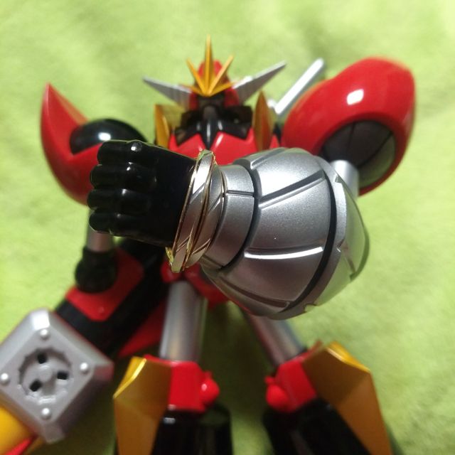 【GALA JEWELRY(ガラジュエリー)の口コミ】 表面がプラチナで、内側がゴールドのシンプルなデザインが良かったです。
…