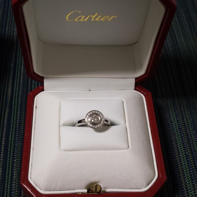 【カルティエ(Cartier)の口コミ】 彼が婚約指輪を買ってくれる、ということになり、探し始めました。どうい…