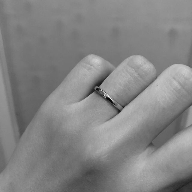 【銀座ダイヤモンドシライシの口コミ】 細めのシンプルなのを探していました。
細めのシンプルなのはどこにでもあ…