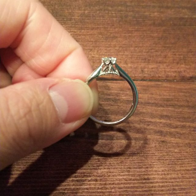 【エクセルコダイヤモンド(EXELCO DIAMOND)の口コミ】 プロポーズをされた時にはダイヤモンドで渡されました。1人で隠れてプロポ…