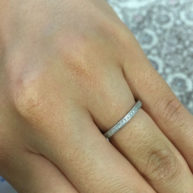 【エクセルコダイヤモンド(EXELCO DIAMOND)の口コミ】 ハーフエタニティのデザインが気に入ったが、付けるとダイヤが途絶えると…