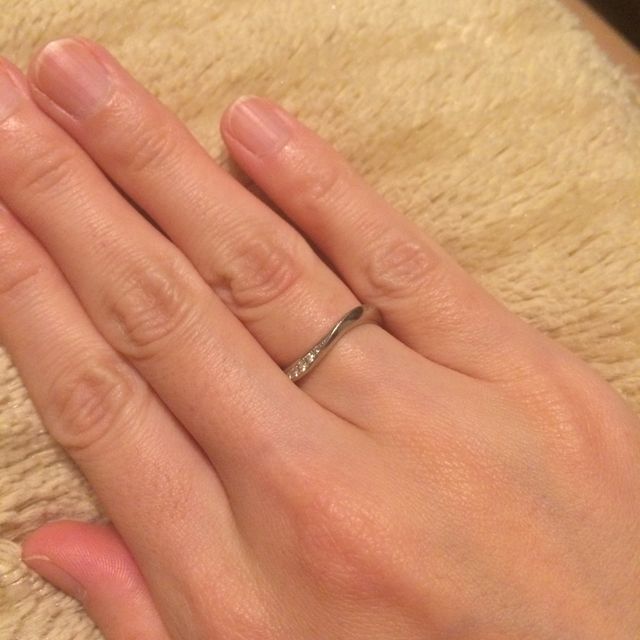 【JEWELRY  KAMATA(ジュエリーかまた)の口コミ】 カーブがかかっている指輪が好きなのですが、気になって試着してみたもの…