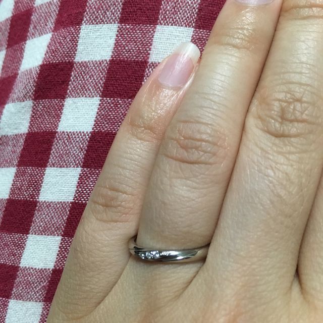 【アイプリモ(I-PRIMO)の口コミ】 今まで指輪をつけて生活したことが無かったので、とにかく軽く、細いもの…