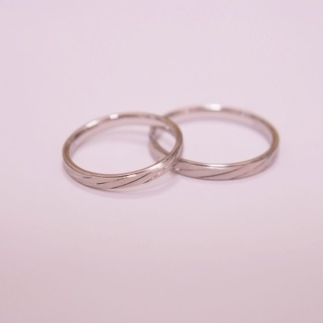 【GALA JEWELRY(ガラジュエリー)の口コミ】 シンプルで飽きのこないデザインを探しておりました。
実際に色々なデザイ…