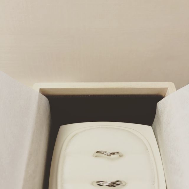 【俄(にわか)の口コミ】 実際に試着した際、指がとても綺麗に見え一目惚れをし、結婚月など私たち…