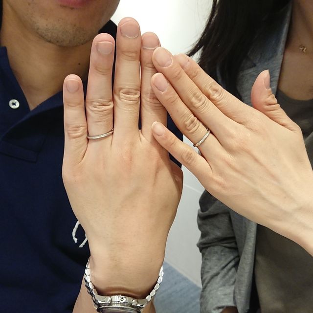 【銀座ダイヤモンドシライシの口コミ】 シンプルすぎないもの、華奢な指なので、太い指輪が似合わず、細めのもの…