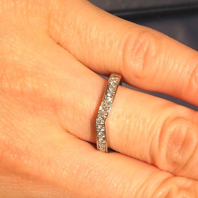【ROYAL ASSCHER(ロイヤル・アッシャー)の口コミ】 最初はハーフエタニティリングを探していましたが、コレだと思ったものが…